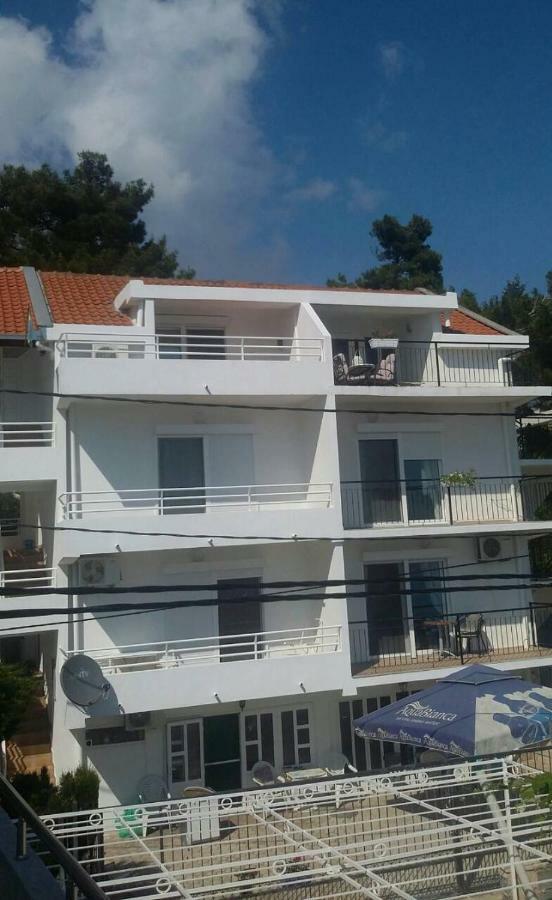Brankas Apartments Bar Exterior foto