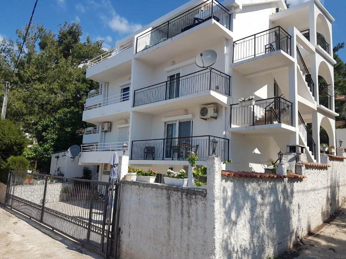Brankas Apartments Bar Exterior foto